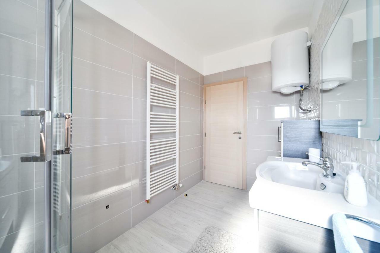 Hotel Apartman Novokmet-Crno à Zadar Extérieur photo