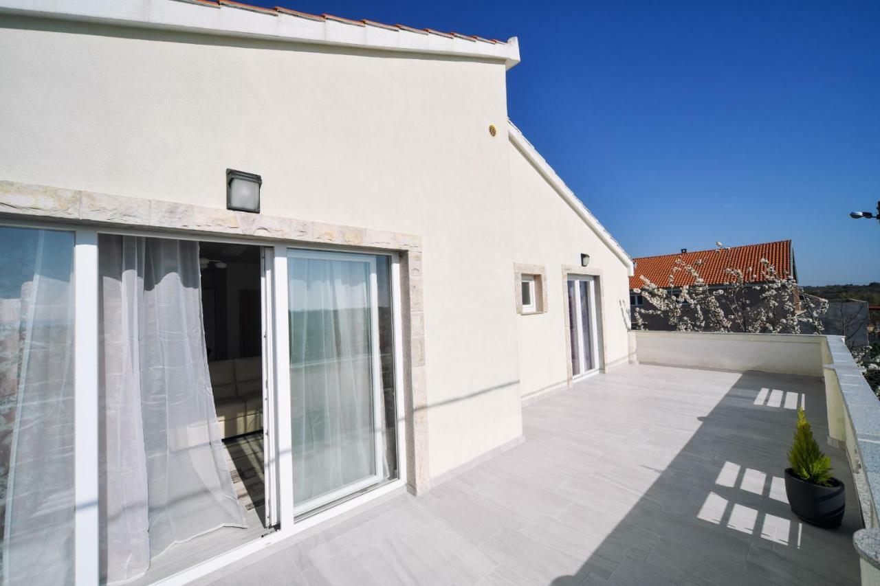 Hotel Apartman Novokmet-Crno à Zadar Extérieur photo